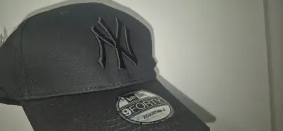 Gorra New Era 9FORTY Negra Ajustable - miniatura 3
