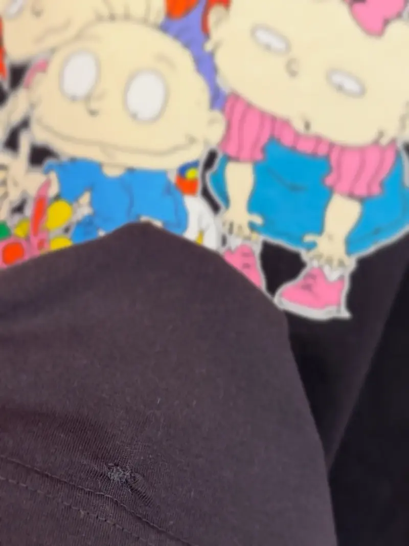 Polera negra Nick 90s con estampado Rugrats - 3