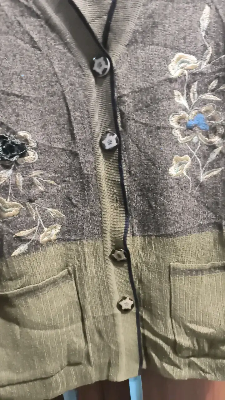 Cárdigan de lana con bordado floral - 4