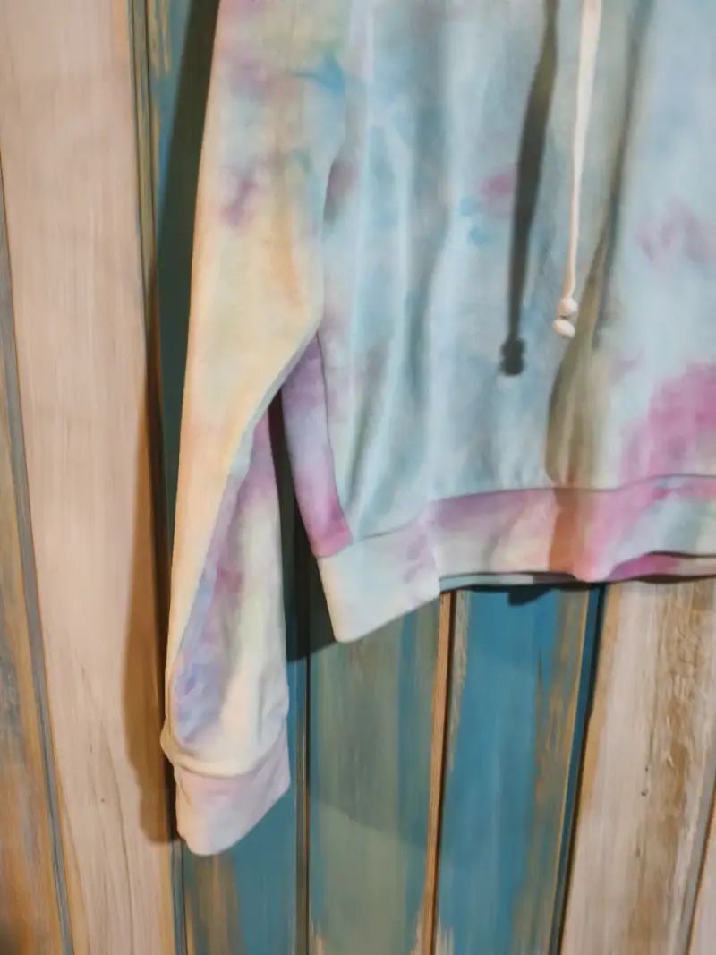 Polerón tie-dye con capucha Charlotte Russe - 2