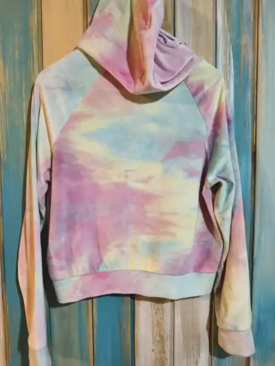 Polerón tie-dye con capucha Charlotte Russe - miniatura 4