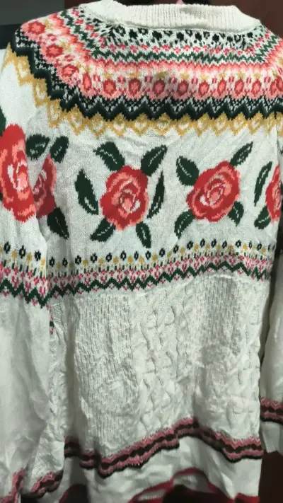 Suéter de flores Mossimo para mujer - miniatura 4