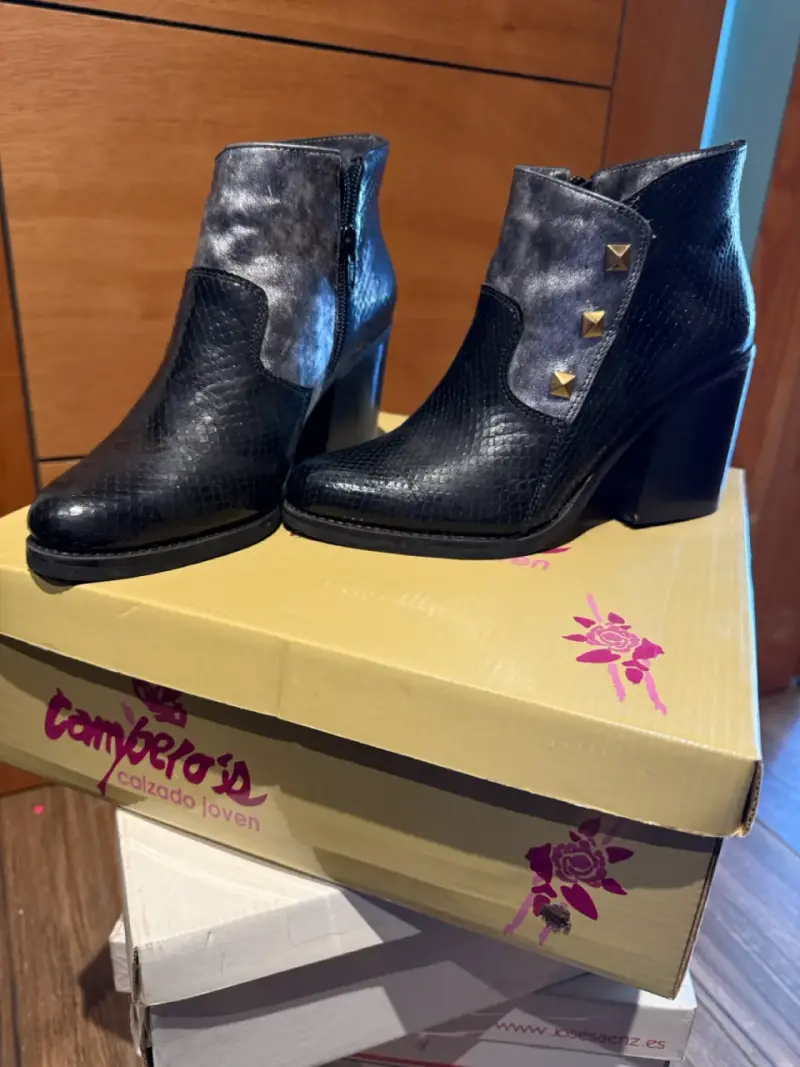 Botines de cuero negro con tacón Campero's