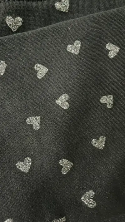 Polerón gris con estampado de corazones para mujer - miniatura 3