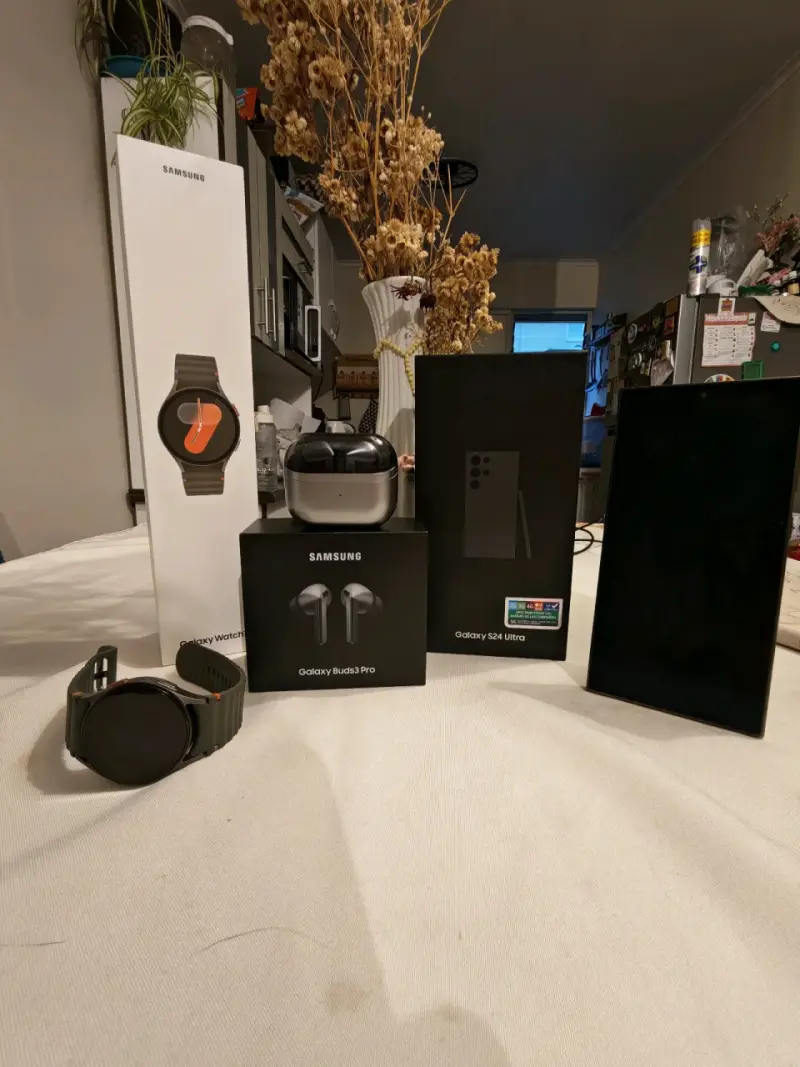 Samsung Galaxy S24 Ultra con Galaxy Watch7 y Buds3 Pro - 1