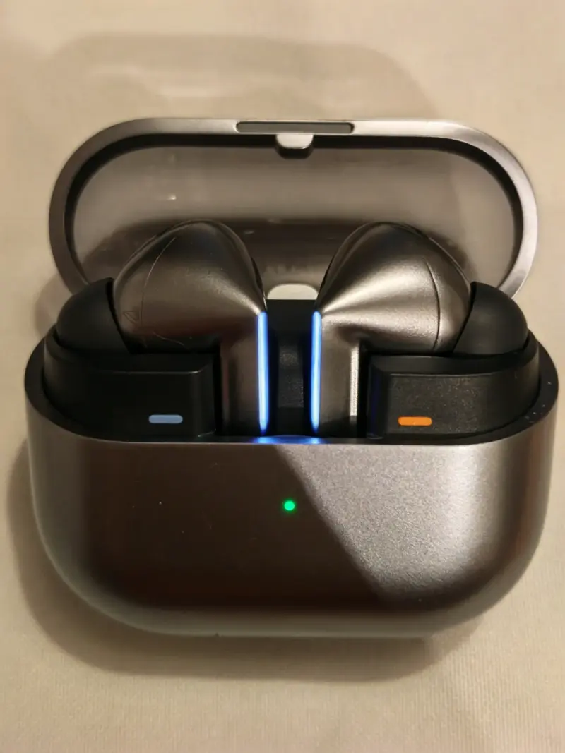 Samsung Galaxy S24 Ultra con Galaxy Watch7 y Buds3 Pro - 2