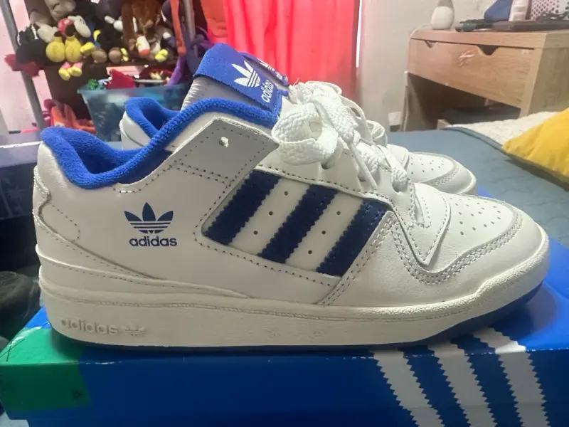 Zapatillas deportivas Adidas blancas y azules - 2