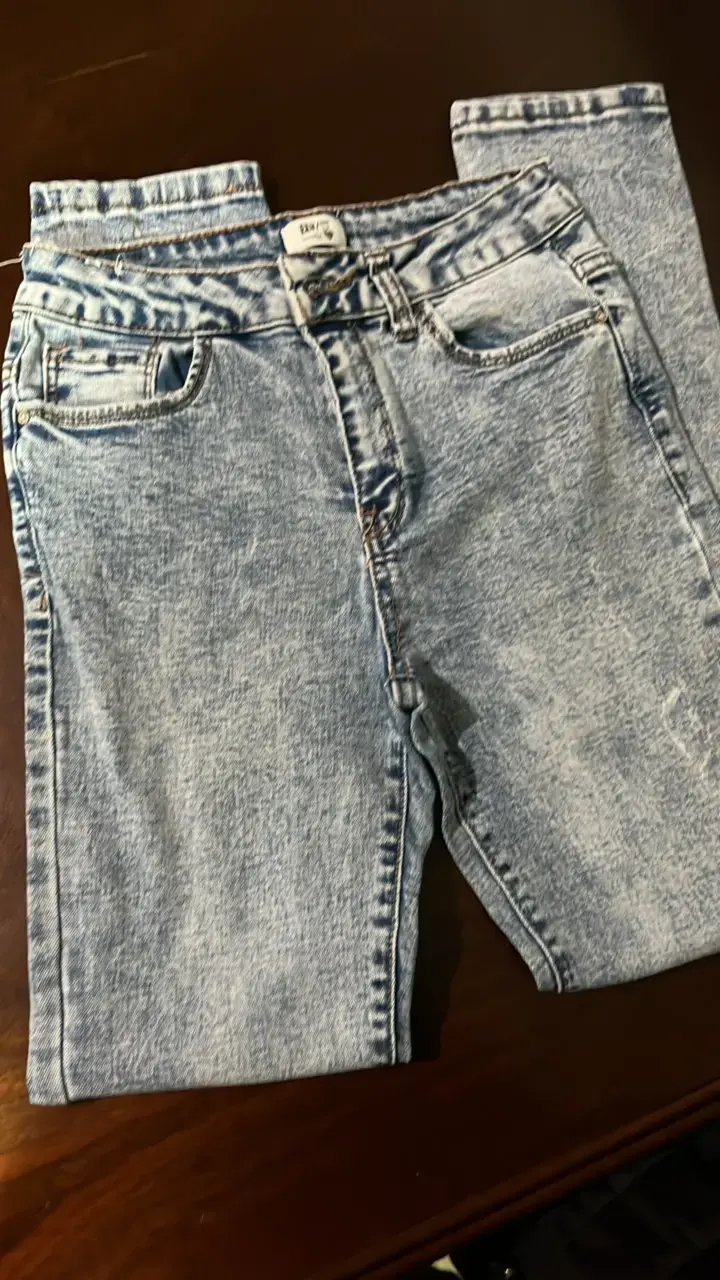 Jeans de mezclilla azul claro talla 12 - 1