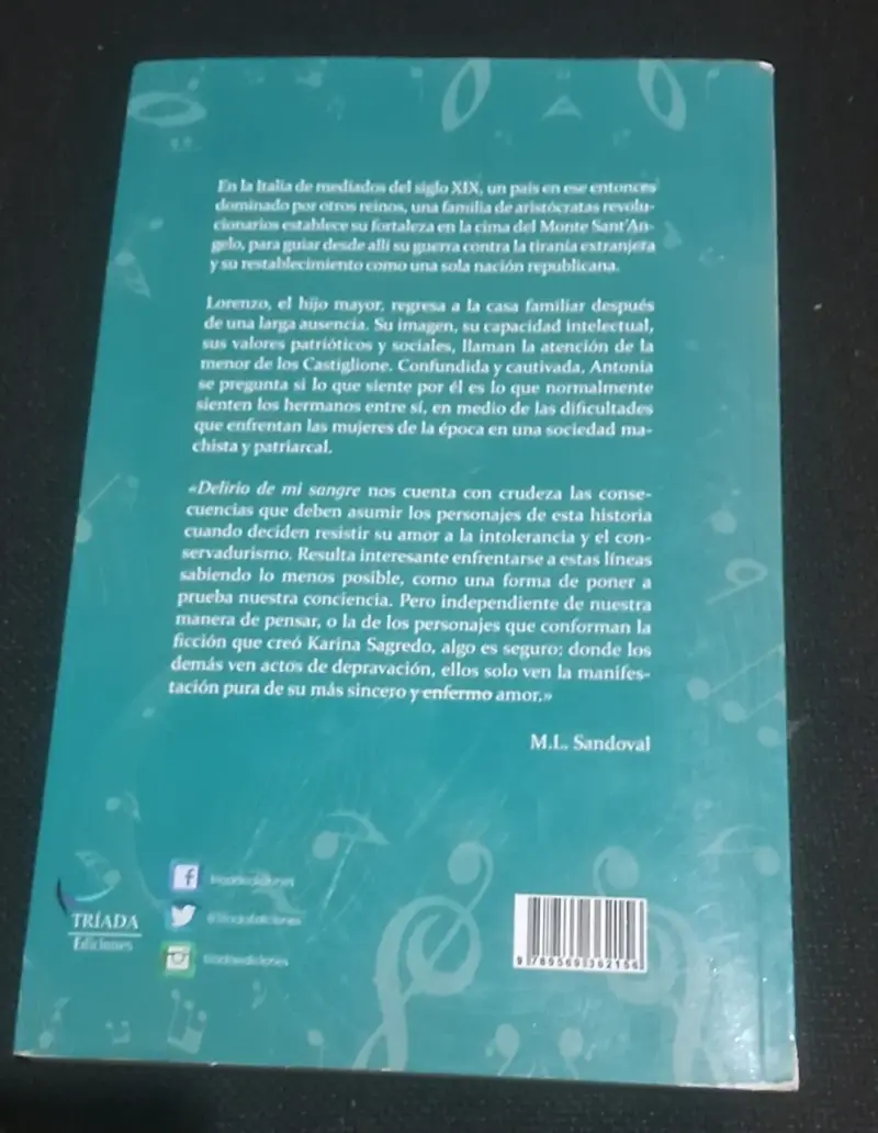 Libro 'Delirio de mi Sangre' de Karina Sagredo - 2
