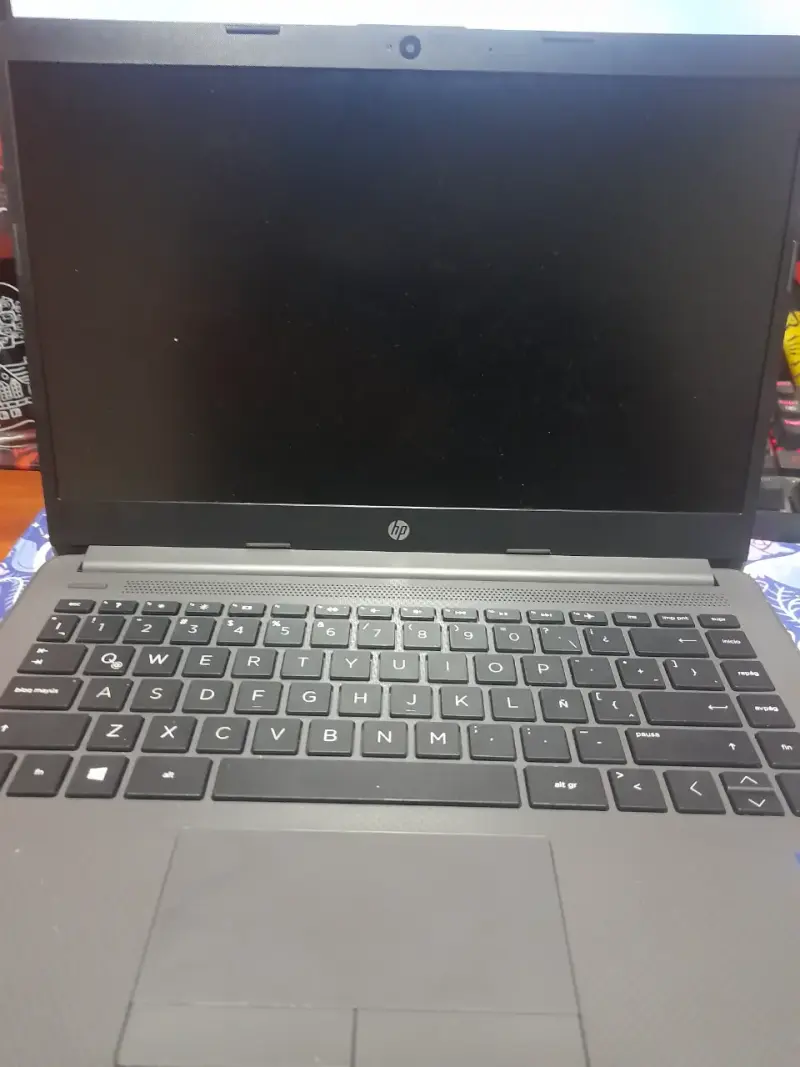 Laptop HP 240 g8 - 2