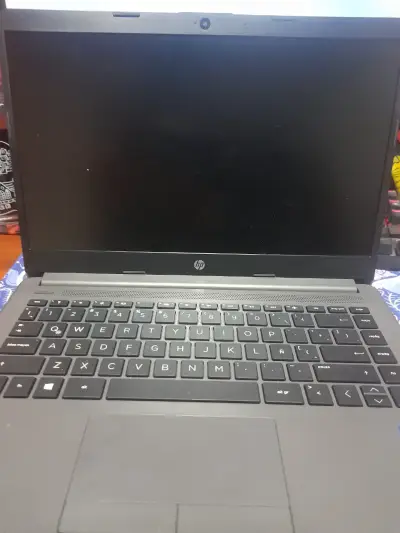 Laptop HP 240 g8 - miniatura 2
