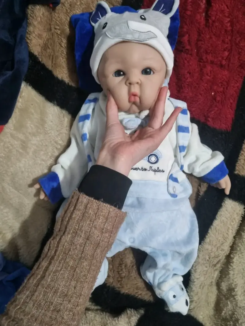 Muñeca reborn realista de siliconacon ropa de bebé - 2