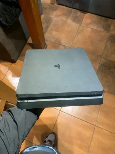 Consola PlayStation 4 en buen estado - miniatura 4