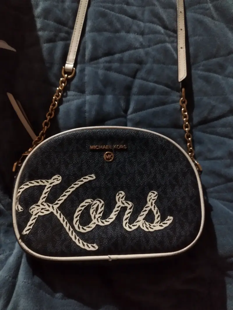 Cartera Michael Kors azul con cadena dorada - 1
