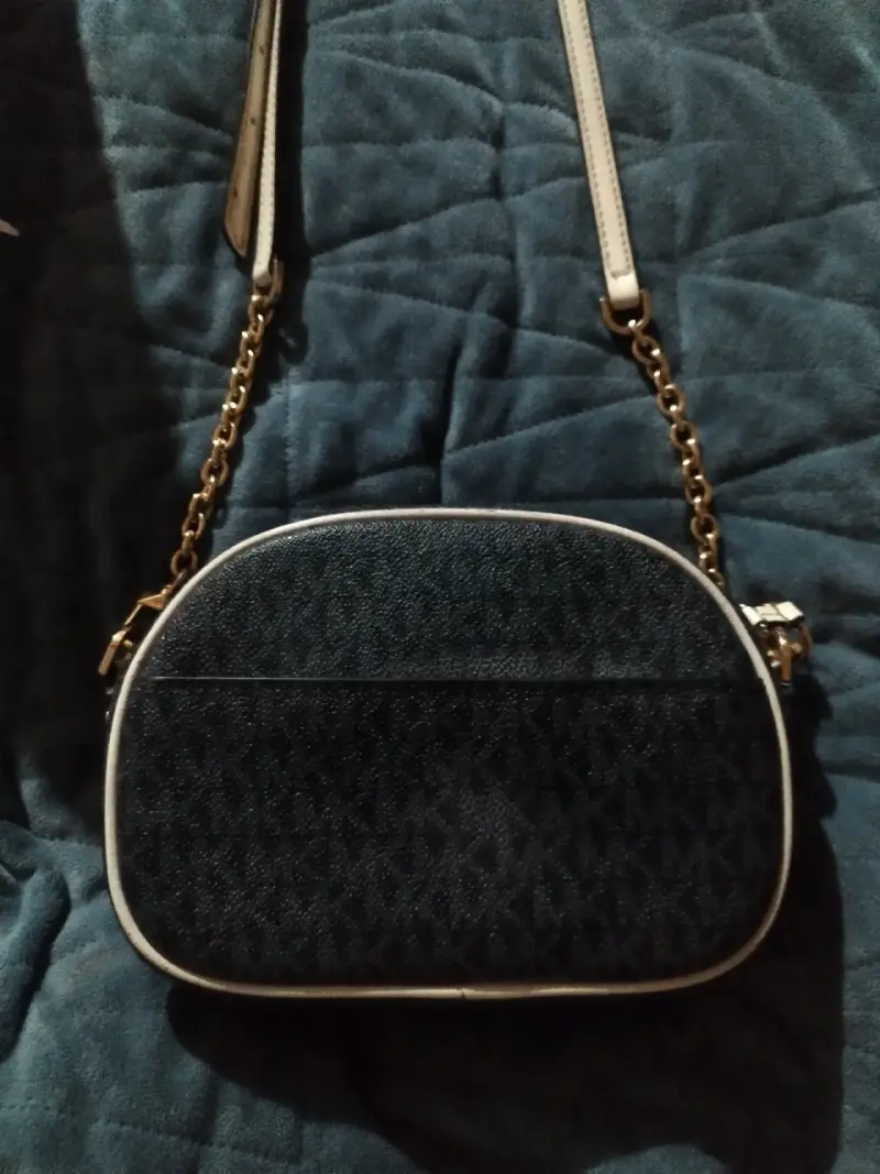 Cartera Michael Kors azul con cadena dorada - 2