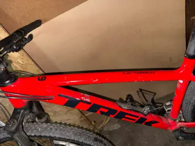 Bicicleta Trek Marlin 6 Talla M Ruedas 29'' - miniatura 3