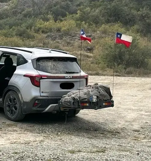 Portaequipaje trasero para auto con banderas chilenas - 1