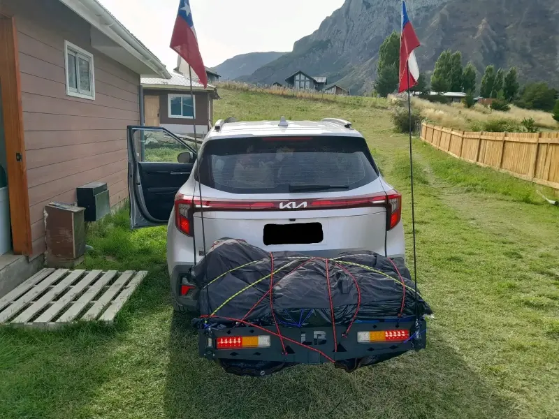 Portaequipaje trasero para auto con banderas chilenas - 3