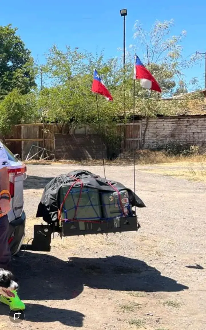 Portaequipaje trasero para auto con banderas chilenas - 4