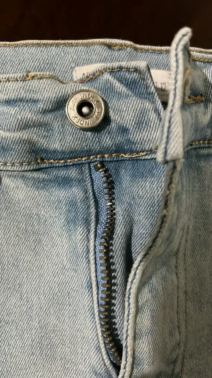Shorts de mezclilla desgastados para mujer - 2