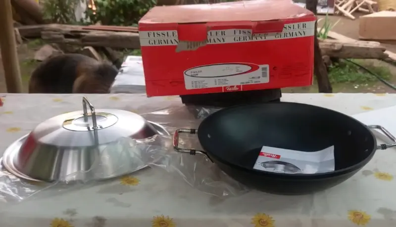 Wok Fissler de acero inoxidable con tapa
