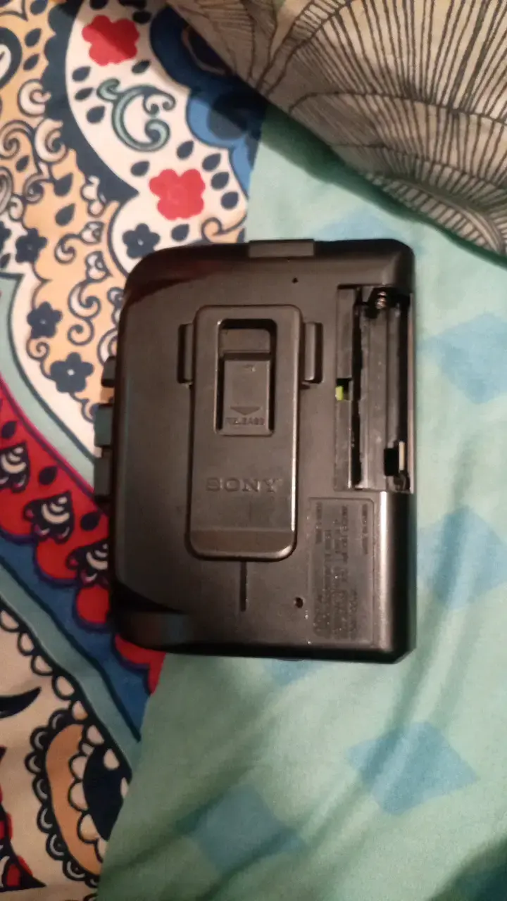 Walkman Sony FM/AM con mecanismo anti-rolling - 3
