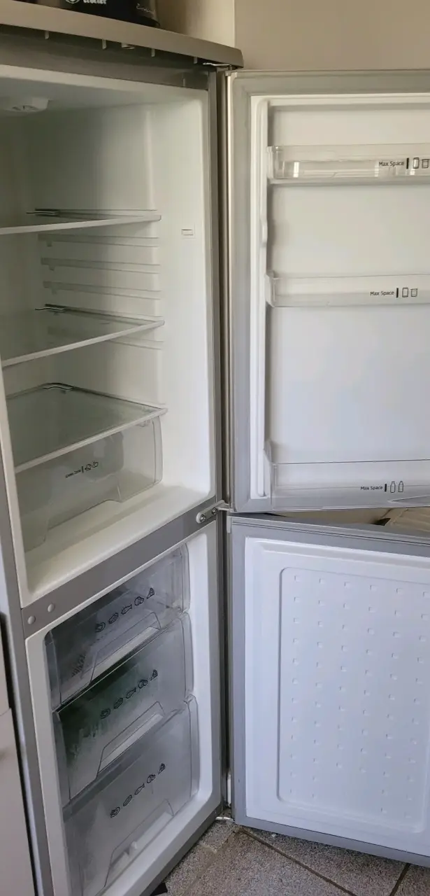 Refrigerador Midea de dos puertas en buen estado - 4
