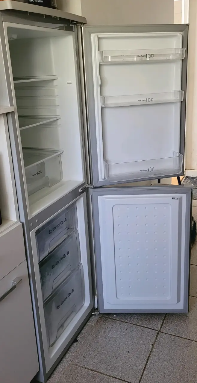 Refrigerador Midea de dos puertas en buen estado - 6