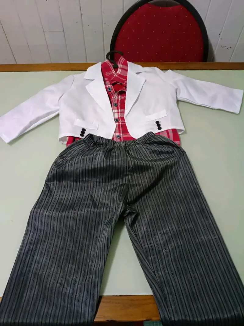 Conjunto de niño con blazer blanco y camisa a cuadros - 3