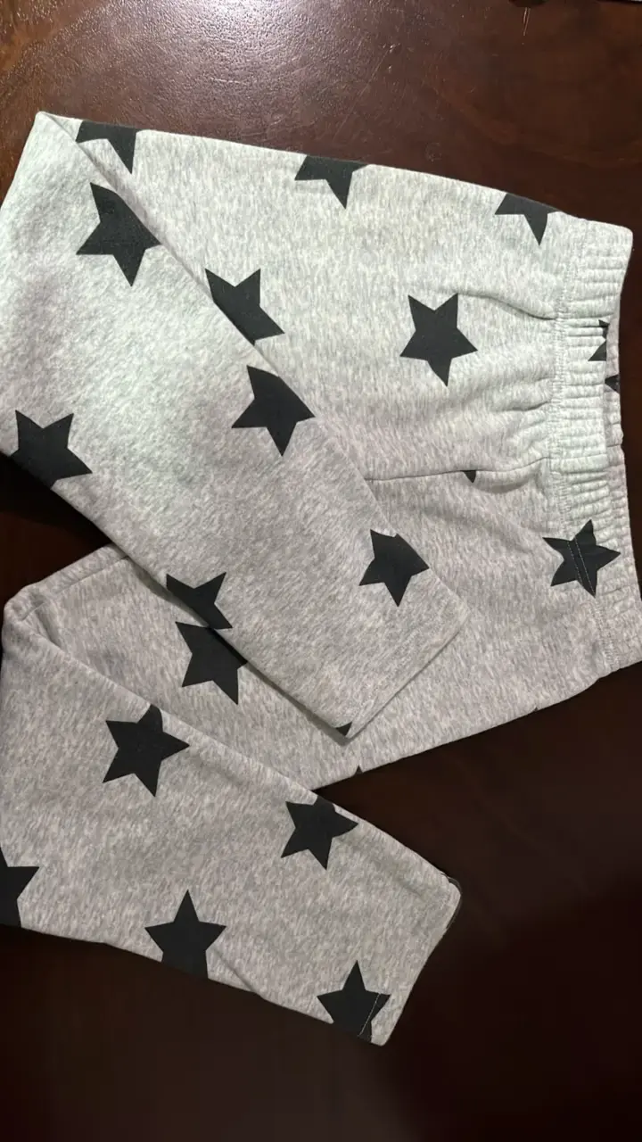 Pantalones grises con estrellas negras para niños - 1