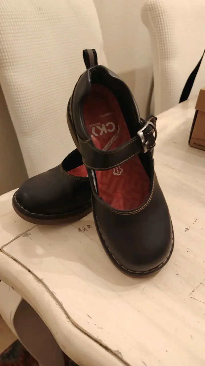 Zapatos escolares negros CKY para niña