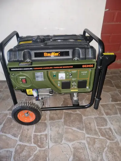 Generador a gasolina Bauker GG3400 en buen estado - miniatura 1