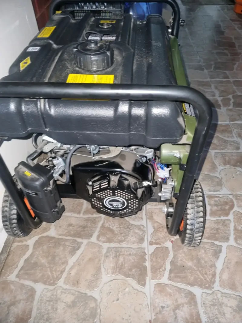 Generador a gasolina Bauker GG3400 en buen estado - 2