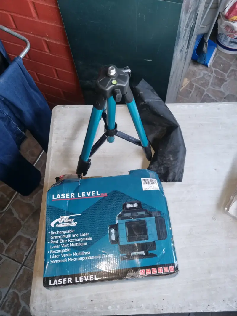 Nivel láser recargable con trípode y línea verde - 1