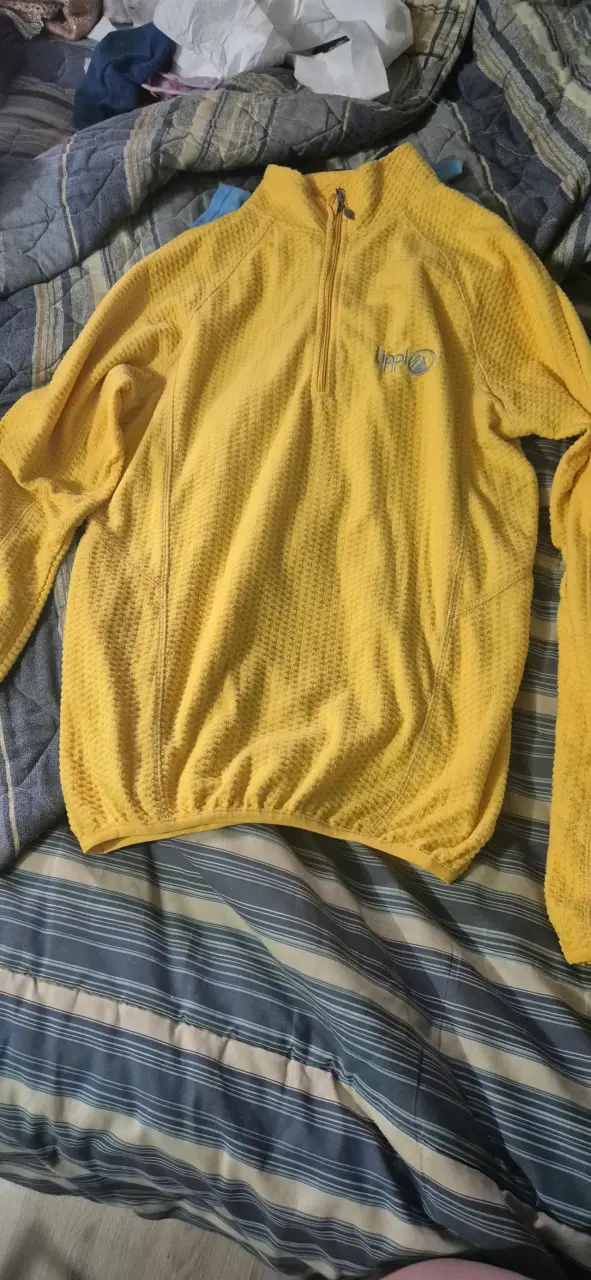 Polerón amarillo con cierre Upp - 2