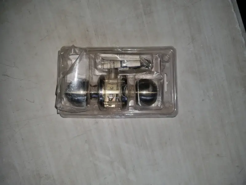Cerradura de perilla para puerta Dormitorio Yale - 1