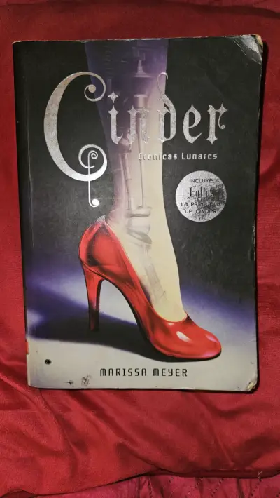 Libro Cinder Crónicas Lunares de Marissa Meyer - miniatura 1