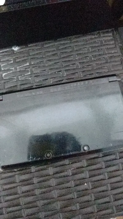 Consola 3DS con pantalla dañada - miniatura 3