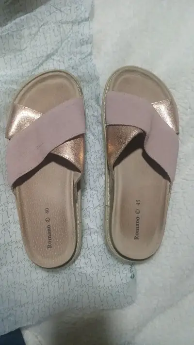 Sandalias planas Romano doradas y rosadas - miniatura 1
