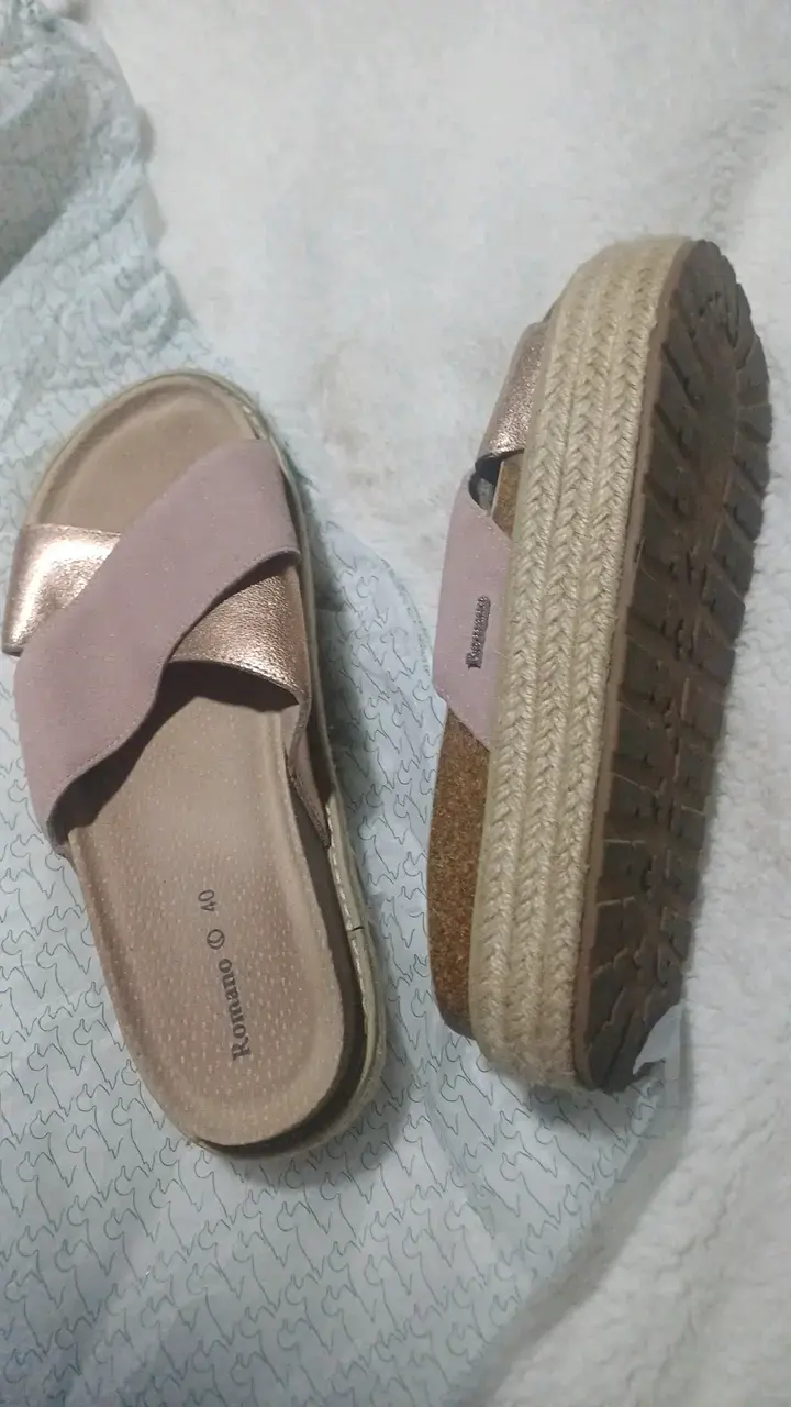 Sandalias planas Romano doradas y rosadas - 2