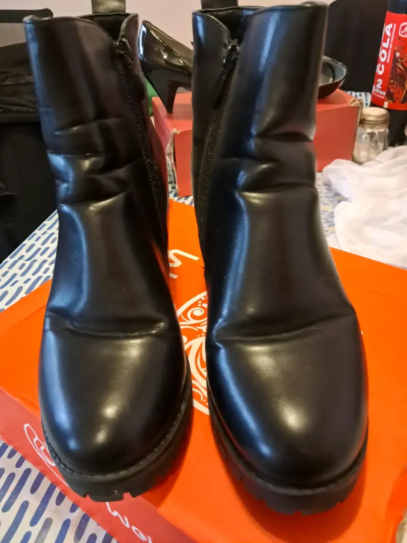 Botines de cuero negro con cierre lateral - 1