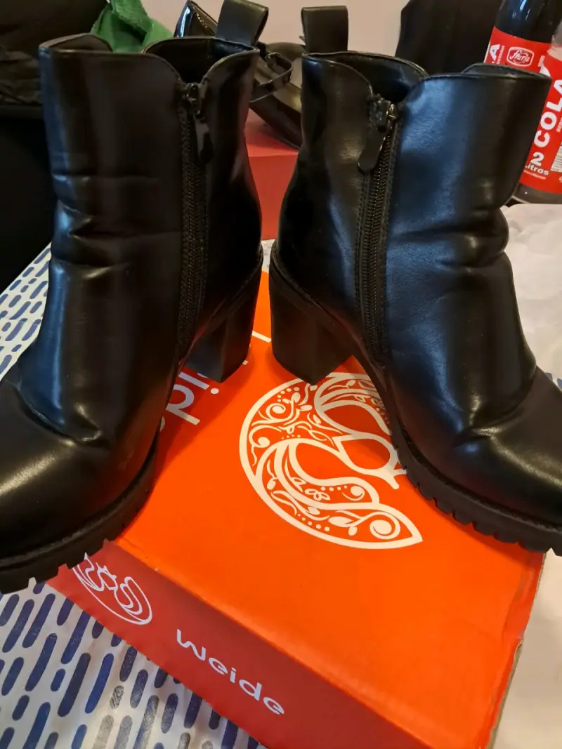 Botines de cuero negro con cierre lateral - 2
