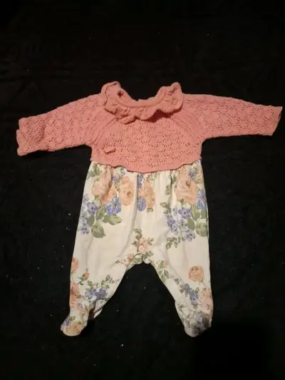 Conjunto de ropa para bebé con diseño floral y tejido - miniatura 1