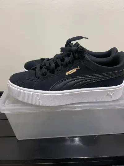 Zapatillas negras Puma estilo casual - miniatura 1