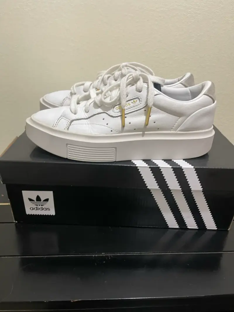 Zapatillas blancas Adidas con plataforma - 1