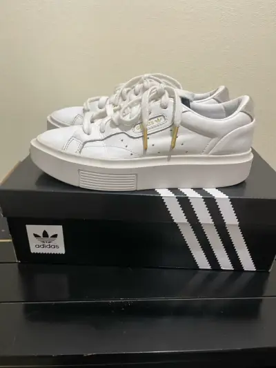 Zapatillas blancas Adidas con plataforma - miniatura 1