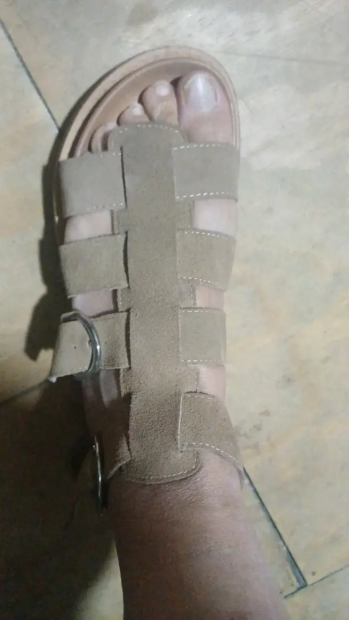 Sandalias planas beige de mujer - 2