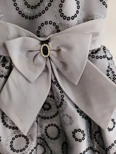 Vestido de fiesta para niña con lazo y estampado circular - miniatura 3