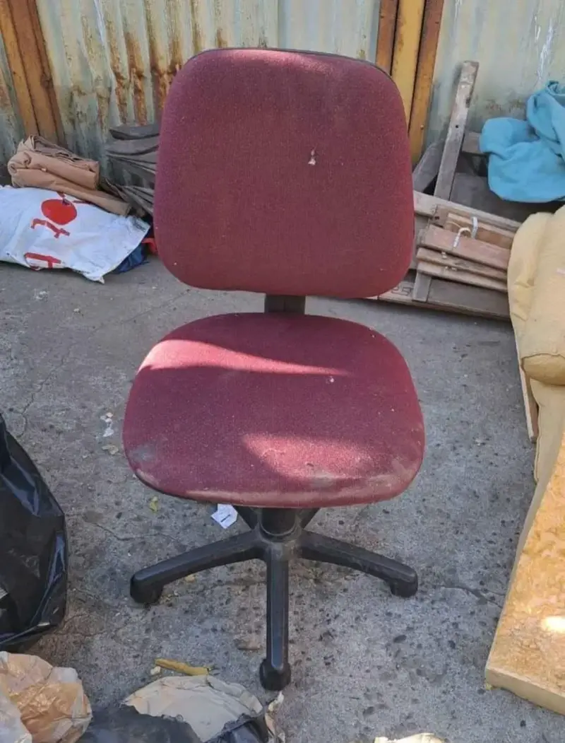 Silla giratoria buena estructura para retapizar - 3