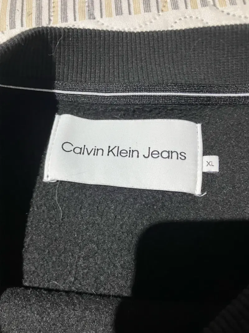 Polerón negro Calvin Klein Jeans con logo - 3